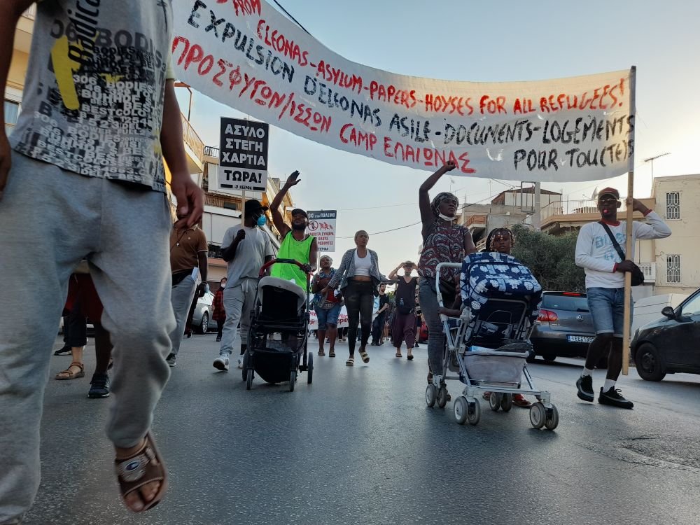À Athènes des migrants luttent contre l’évacuation de leur camp