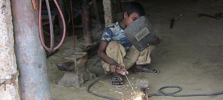 TRAVAIL ENFANTS